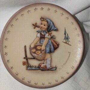 Goebel Hummel Little Helper Miniature Plate Hum 984 14th Edition Germany 3.125in